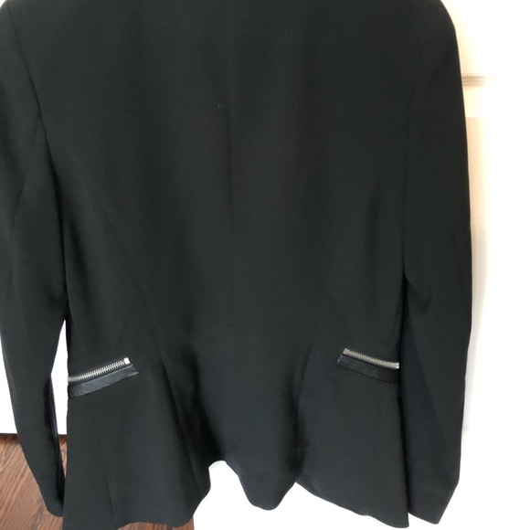 Black blazer with zipper detail - Picture 2 of 3
